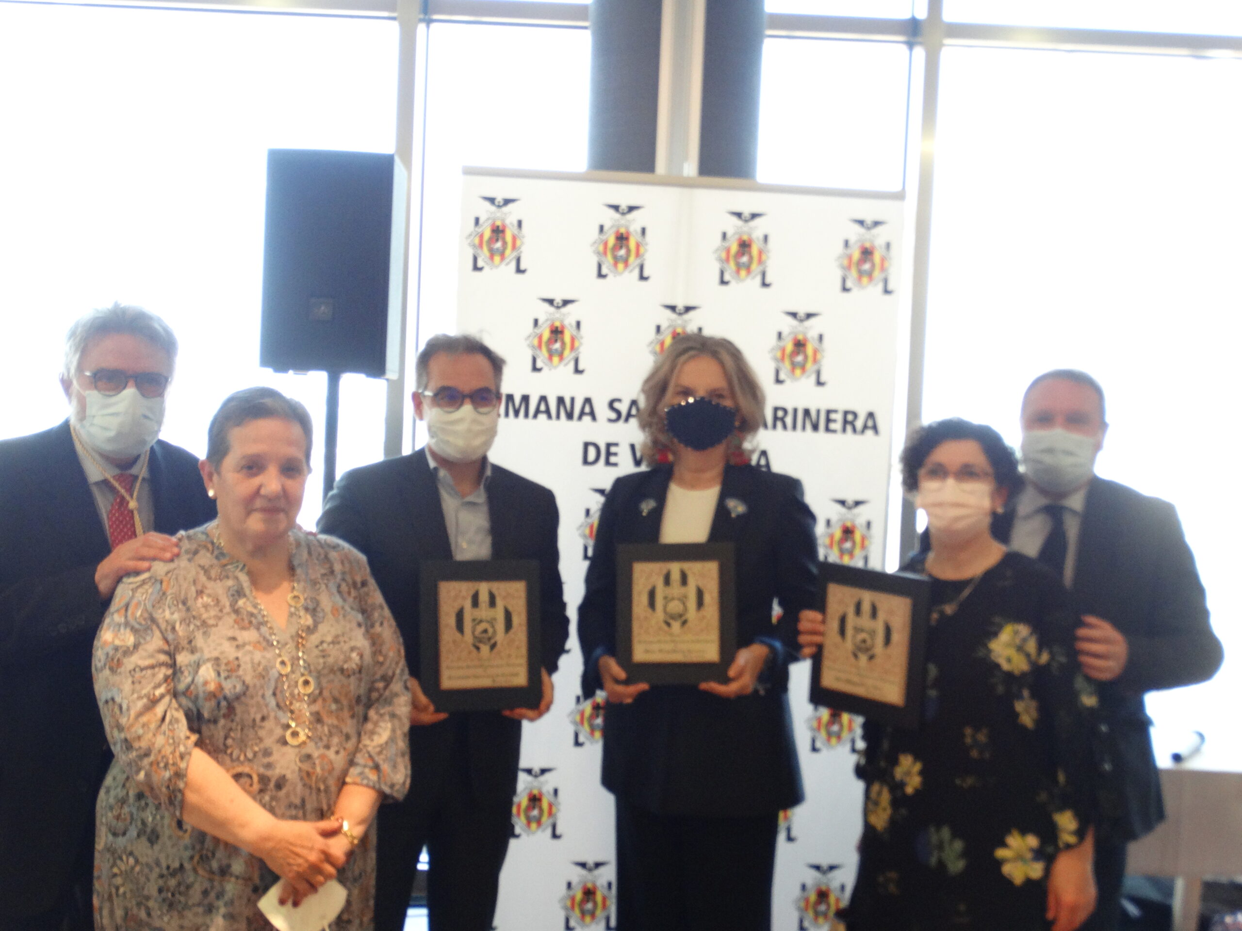 Junta Mayor presents its silver medals and the Semana Santa Marinera Awards